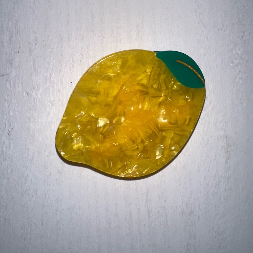 Lemon hair claw clip. Never worn